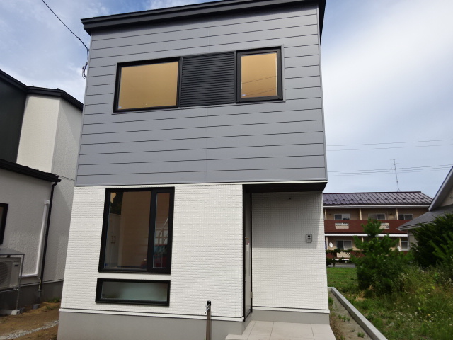 三沢市日の出一丁目94-1349　B棟